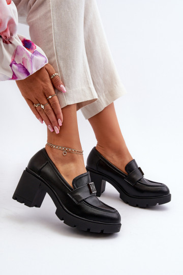 Schuhe mit breitem Absatz und Ornamenten in der Farbe Schwarz von Ranunca 2
