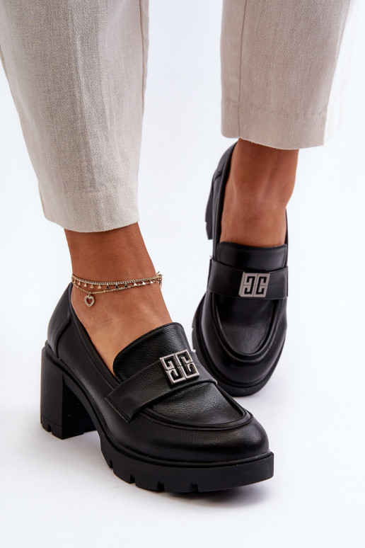 Schuhe mit breitem Absatz und Ornamenten in der Farbe Schwarz von Ranunca