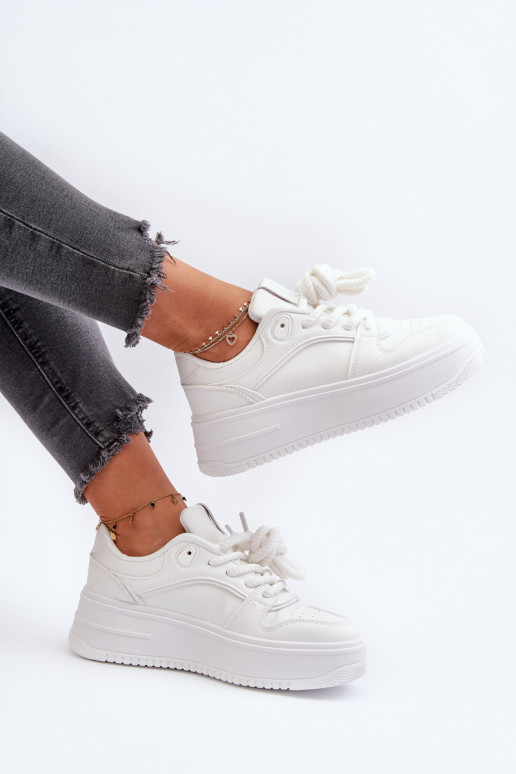 Sneakers-Modellschuhe mit Plateau aus Öko-Leder in der Farbe Weiß von Vhisper