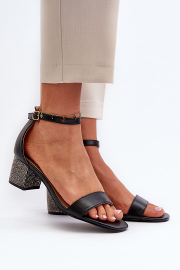 Damen-Sandalen aus Öko-Leder Zdobionym Obcasie in schwarzer Farbe Wiatalia