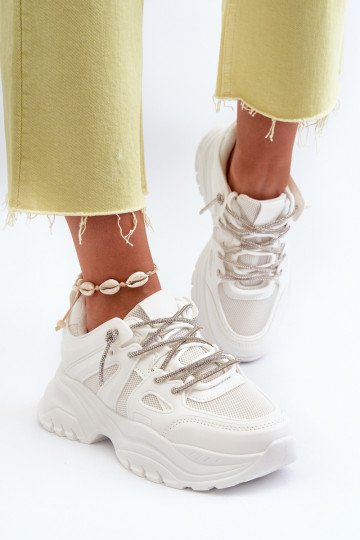 Sneakers-Modellschuhe mit modischen massiven Sohlen in der weißen Farbe Relissa