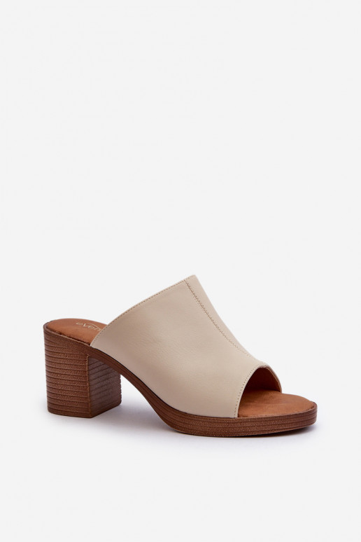 Elegante Damen-Hausschuhe mit Absätzen in der Farbe Beige von Varnila
