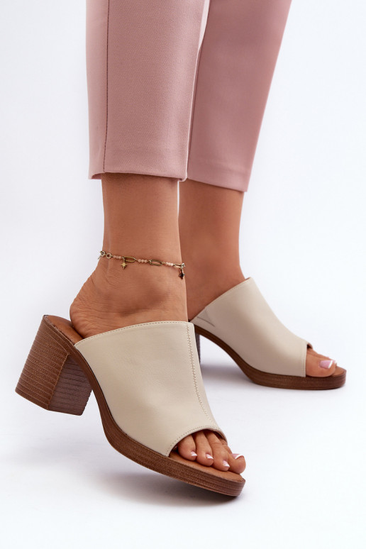 Elegante Damen-Hausschuhe mit Absätzen in der Farbe Beige von Varnila
