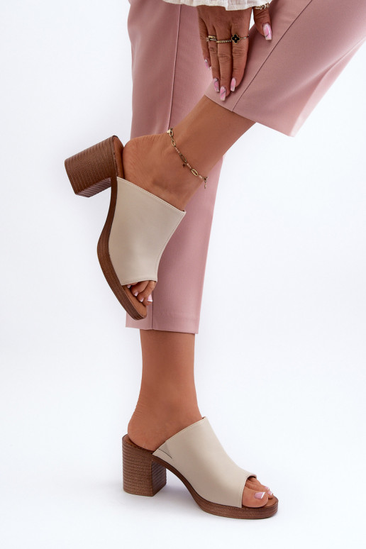 Elegante Damen-Hausschuhe mit Absätzen in der Farbe Beige von Varnila Elegante Damen-Hausschuhe mit Absätzen in der Farbe Beige von Varnila