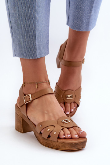 Damensandalen mit Absatz aus Öko-Leder in der braunen Farbe Assames