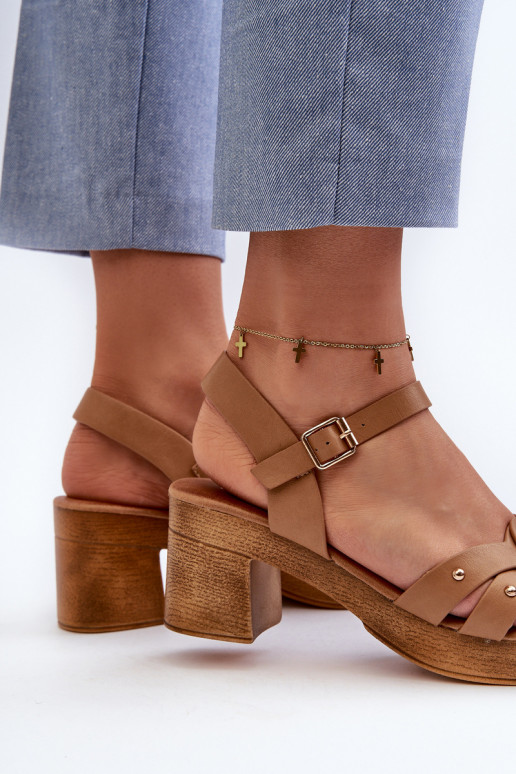 Damensandalen mit Absatz aus Öko-Leder in der braunen Farbe Assames Damensandalen mit Absatz aus Öko-Leder in der braunen Farbe Assames