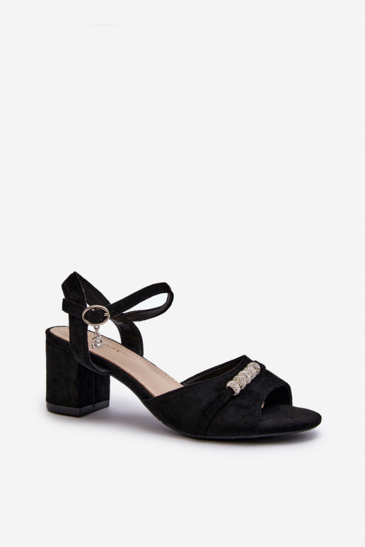 Damensandalen aus Öko-Wildleder mit Absätzen mit schönen Details in schwarzem Narhi