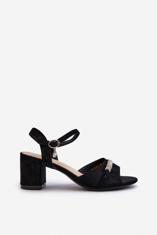Damensandalen aus Öko-Wildleder mit Absätzen mit schönen Details in schwarzem Narhi