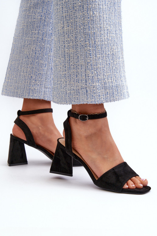 Damen-Sandalen mit hohen Absätzen aus Eco-Wildleder in Schwarz von Upttima