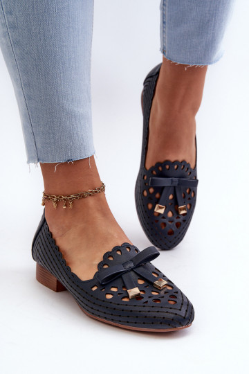 Durchbrochene Ballerinas mit Bändern in Dunkelblau „Instable“.