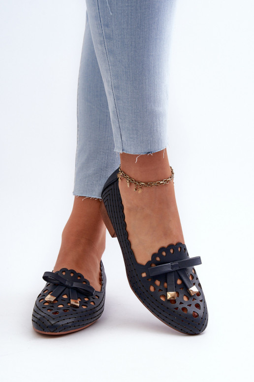 Durchbrochene Ballerinas mit Bändern in Dunkelblau „Instable“.