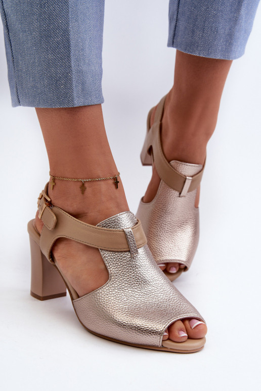 Damen-Sandalen mit hohen Absätzen aus Öko-Leder in der Farbe Gold Queenmarie Damen-Sandalen mit hohen Absätzen aus Öko-Leder in der Farbe Gold Queenmarie