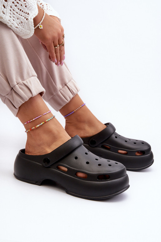 Leichte Hausschuhe für Damen mit modischer massiver Sohle in der Farbe Schwarz von Danollia