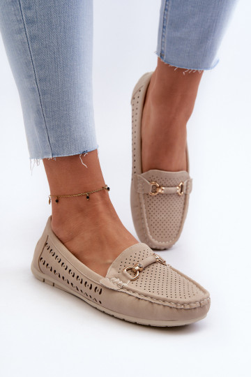 Durchbrochene Damenmokassins mit Verzierungen in Beige von Kaydance