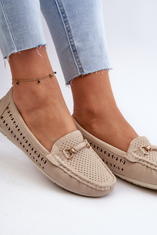 Durchbrochene Damenmokassins mit Verzierungen in Beige von Kaydance
