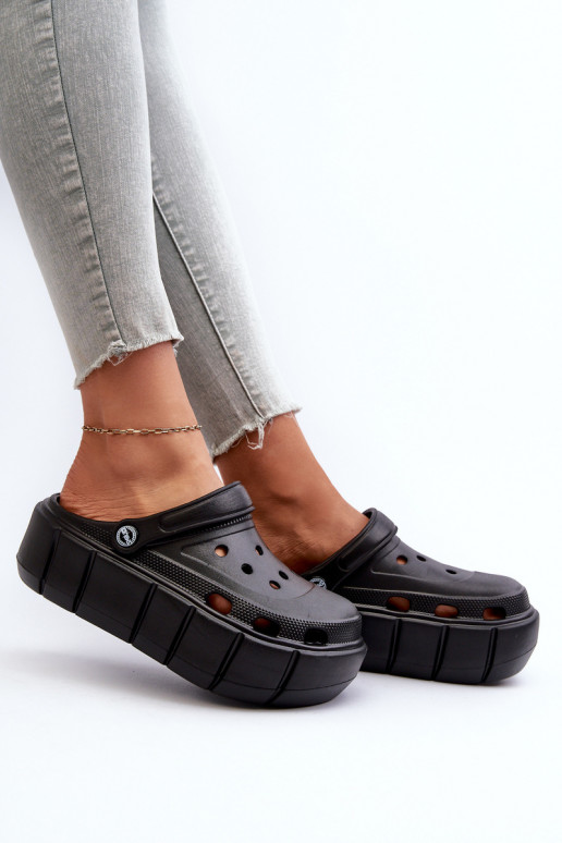 Leichte Hausschuhe für Damen mit Plateausohle in der Farbe Schwarz von Itubia