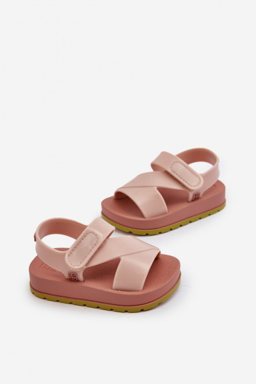 Kindersandalen mit Klebeverschlüssen LL385002 Hellrosa Farbton