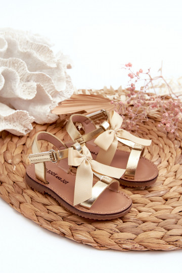Sandalen für Kinder mit Bändern und Klebeverschlüssen in der Farbe Gold Joratia