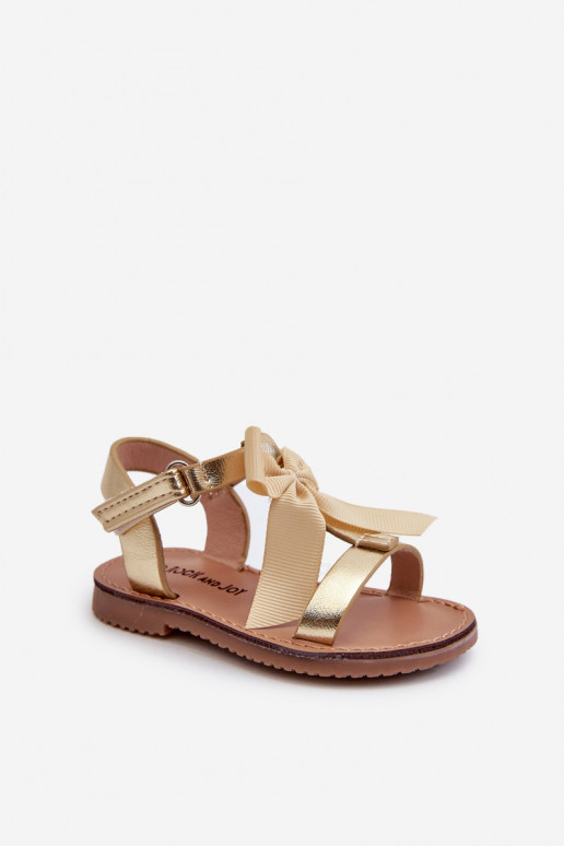 Sandalen für Kinder mit Bändern und Klebeverschlüssen in der Farbe Gold Joratia