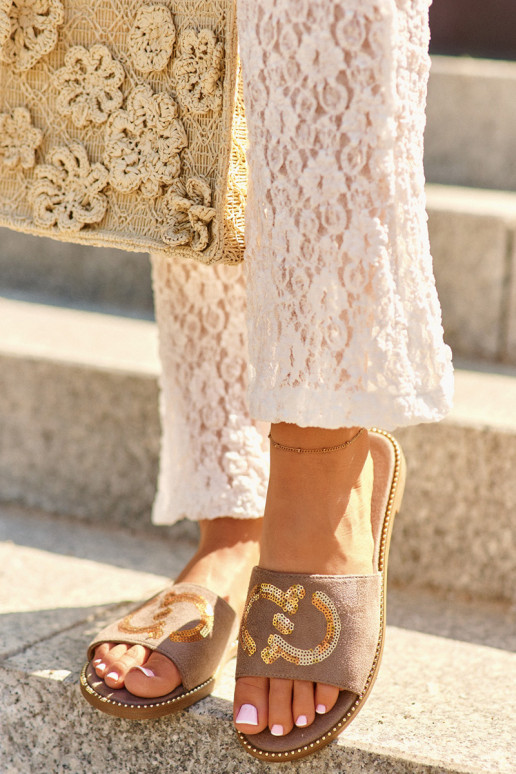 Flache Damenhausschuhe mit glänzenden Schuppen S.Barski KV27-052 in brauner Farbe Flache Damenhausschuhe mit glänzenden Schuppen S.Barski KV27-052 in brauner Farbe