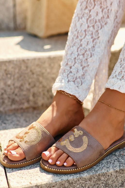 Flache Damenhausschuhe mit glänzenden Schuppen S.Barski KV27-052 in brauner Farbe Flache Damenhausschuhe mit glänzenden Schuppen S.Barski KV27-052 in brauner Farbe