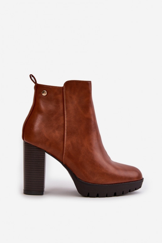 Damenstiefel erwärmt im hohen Pfosten befestigt an der Burgbraunfarbe Bioria Damenstiefel erwärmt im hohen Pfosten befestigt an der Burgbraunfarbe Bioria