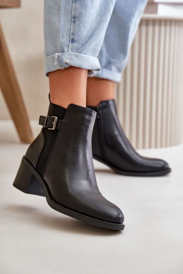 Gewärmte Damenstiefel mit Absätzen und Schnallen aus schwarzem Nevillira