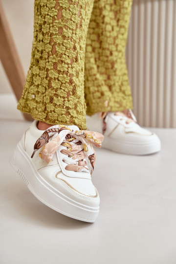 Sneakers Modell Schuhe Damen mit Plateau mit dekorativen Schnürsenkeln in der weißen Farbe Mistra