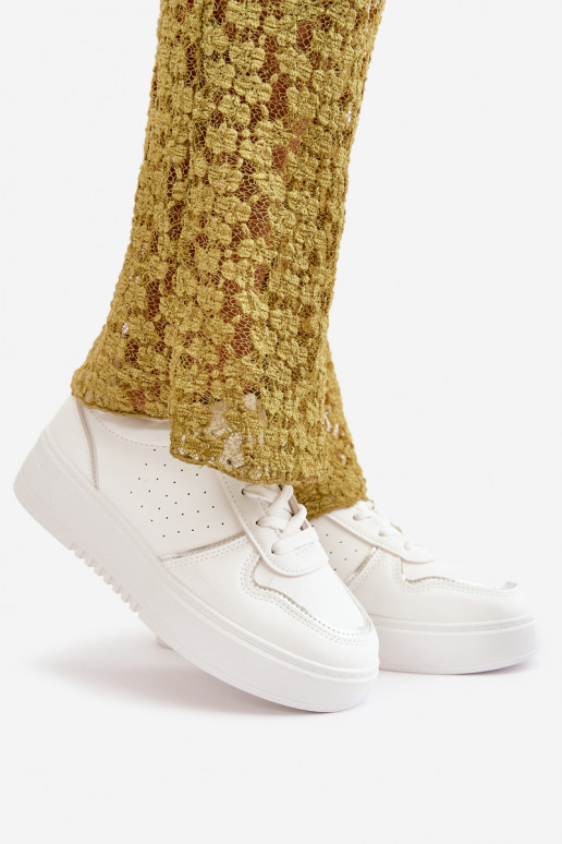 Sneakers Modell Schuhe Damen mit Plateau mit dekorativen Schnürsenkeln in der weißen Farbe Mistra Sneakers Modell Schuhe Damen mit Plateau mit dekorativen Schnürsenkeln in der weißen Farbe Mistra