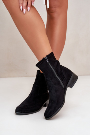 Damen-Stiefeletten mit Reißverschlüssen im Schloss. Mit dekorativen Details aus Öko-Wildleder in der Farbe Schwarz von Lerioria 2
