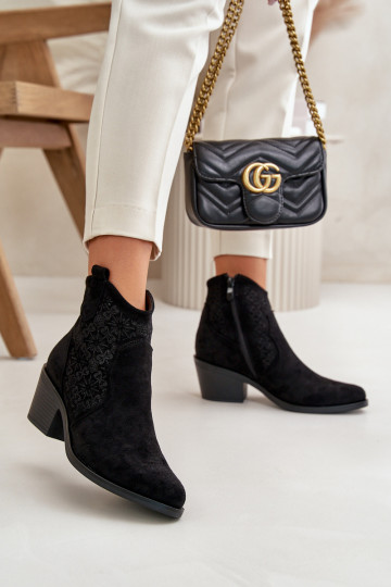 Durchbrochene Stiefel im Cowboy-Stil „To the Castle“ aus Öko-Wildleder in der Farbe Schwarz S.Barski HY42-944