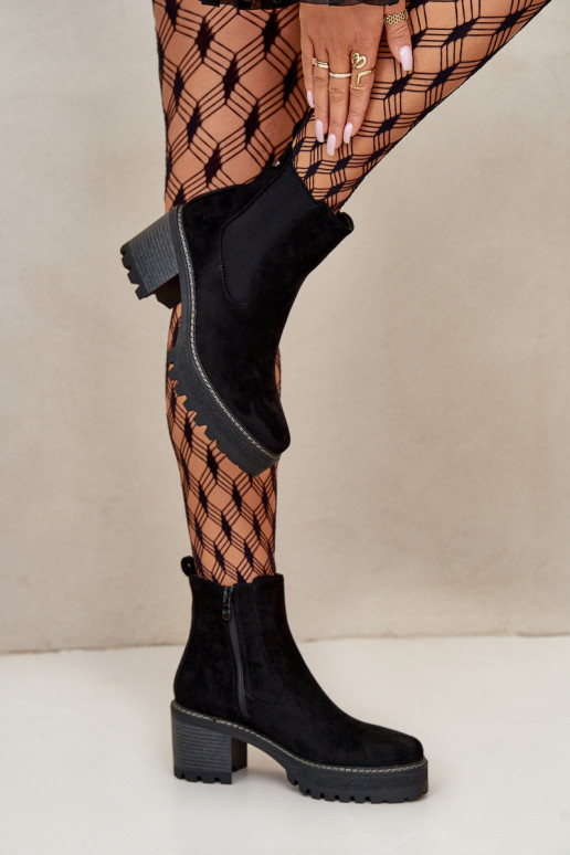 Gewärmte Damenstiefel mit Absätzen aus Öko-Wildleder in der Farbe Schwarz Irissinae