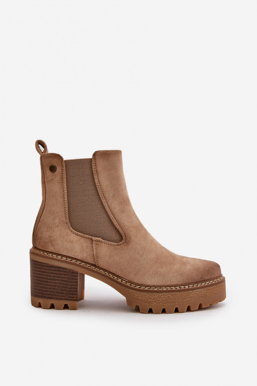 Gewärmte Damenstiefel mit Absätzen aus beigem Öko-Wildleder Irissinae Gewärmte Damenstiefel mit Absätzen aus beigem Öko-Wildleder Irissinae