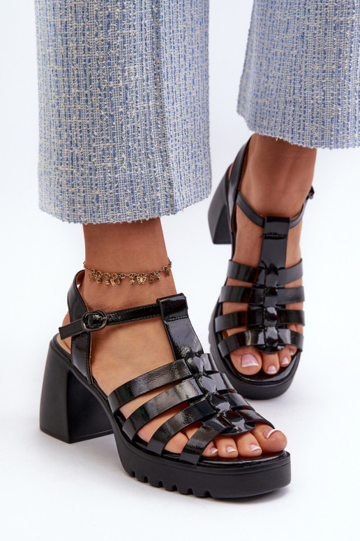 mit Lackeffekt Damen-Sandalen mit hohen Absätzen in der Farbe Schwarz von Aninifer mit Lackeffekt Damen-Sandalen mit hohen Absätzen in der Farbe Schwarz von Aninifer