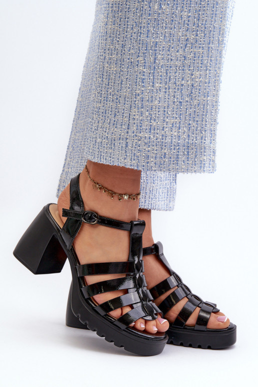 mit Lackeffekt Damen-Sandalen mit hohen Absätzen in der Farbe Schwarz von Aninifer