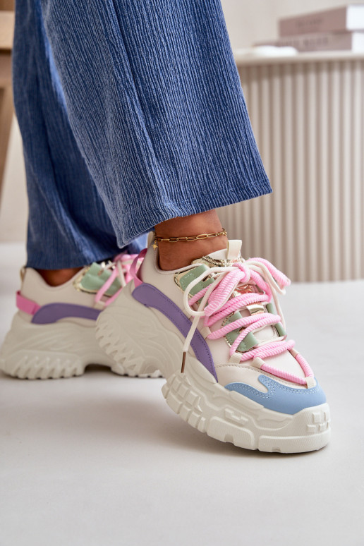 Sneakers modelio batai su masyviais... Sneakers modelio batai su masyviais...