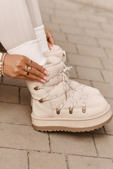 Schneestiefel Feminin mit Plateau und stylischen Details elfenbeinfarbe Riaviana 2