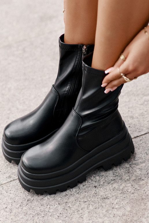 Stiefel mit einer Plattform schZuarze Farbe Florinara