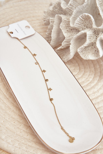 Das Armband ist aus Gold