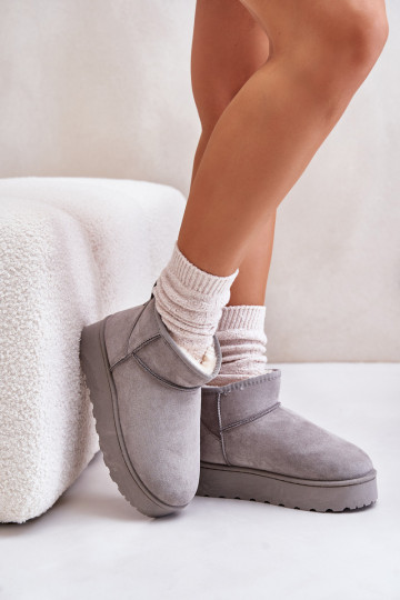 Schneestiefel Feminin mit einer Plattform sich Zuarm laufen mit Fell innen graue Farbe Xamella