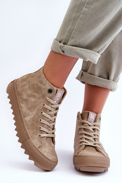 Freizeitschuhe Big Star isoliert beige Freizeitschuhe Big Star isoliert beige