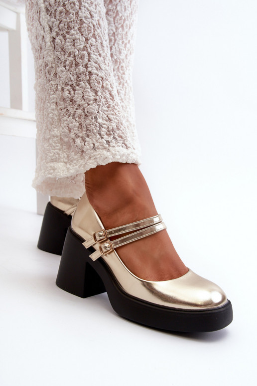 Kunstleder Schuhe mit breitem Absatz...