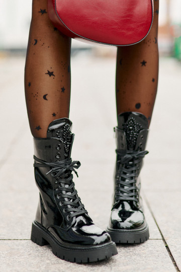 mit Lackeffekt sich Zuarm laufen Arbeitsstiefeletten mit Ornamenten schZuarze Farbe Kelilea