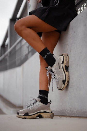 Socken Feminin mit einer Notiz 90's Baby schZuarze Farbe