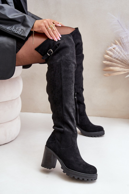 Stiefel mit Absätzen mit einem Stiefel oberhalb des Knies sich Zuarm laufen schZuarze Farbe Niaviera