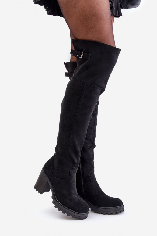 Stiefel mit Absätzen mit einem Stiefel oberhalb des Knies sich Zuarm laufen schZuarze Farbe Niaviera