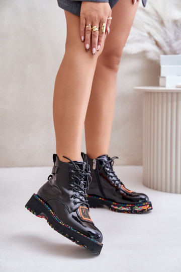 Lackierte, gefütterte Stiefel in Schwarz Artiker 2