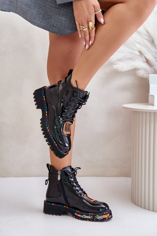 Lackierte, gefütterte Stiefel in Schwarz Artiker
