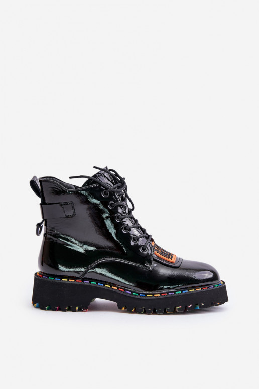 Lackierte, gefütterte Stiefel in Schwarz Artiker