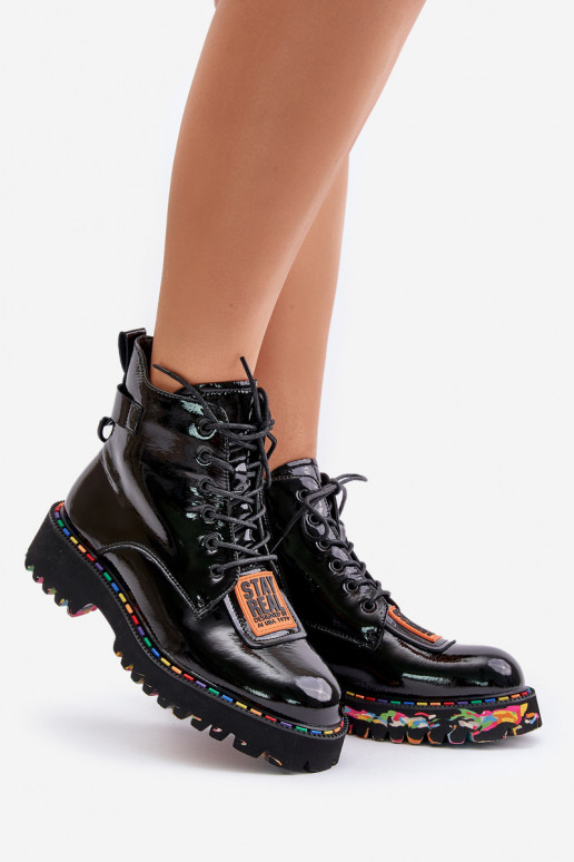 Lackierte, gefütterte Stiefel in Schwarz Artiker